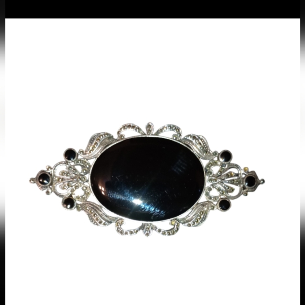 JOYERIA MAYER Silver and jet brooch, and marcasite